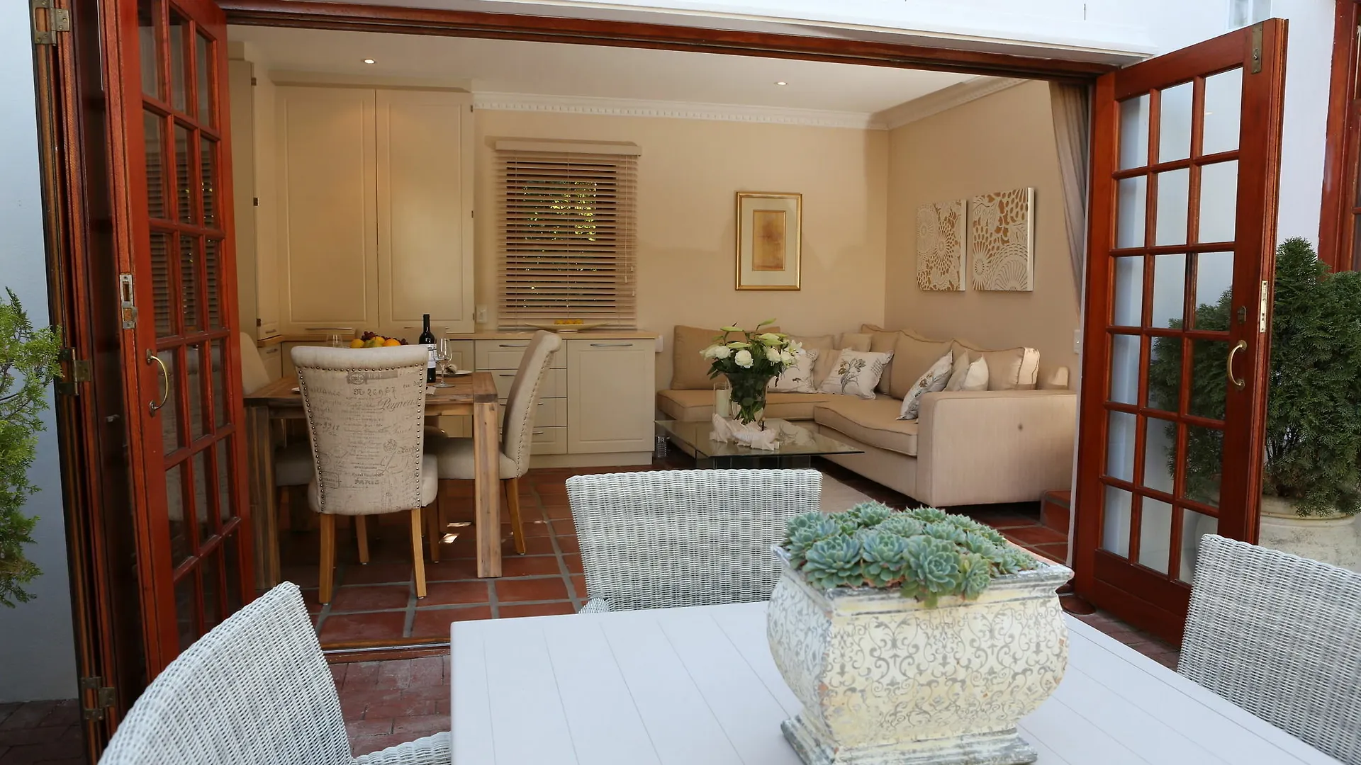 Constantia Garden Suites Cape Town Guest house